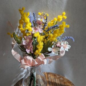 桜とミモザのスワッグ＆花瓶付きアレンジメント